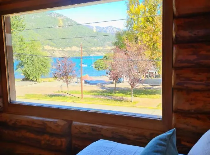 Puerto Lacar Lodge Smarg